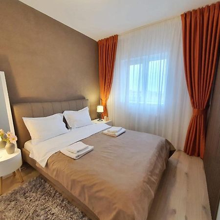 Elias Central Apartment - 2 Bedrooms & Free Parking Oradea Eksteriør bilde