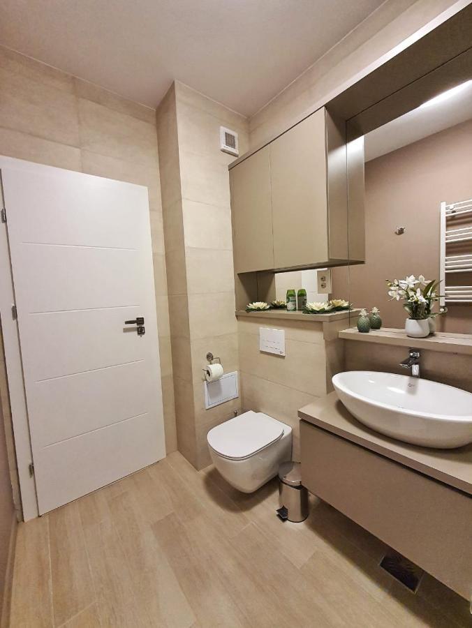 Elias Central Apartment - 2 Bedrooms & Free Parking Oradea Eksteriør bilde